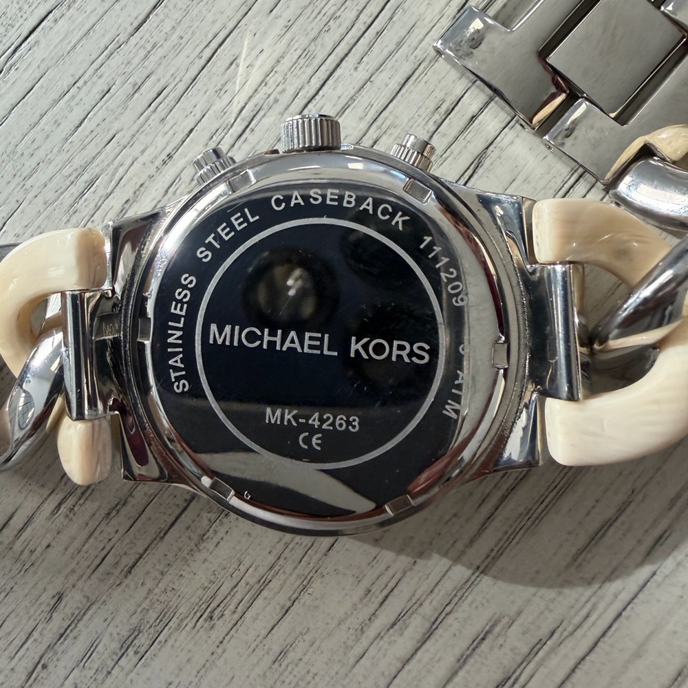Michael Kors MK4263 Runway Twist Alabaster Ladies Watch - Picture 4 of 4